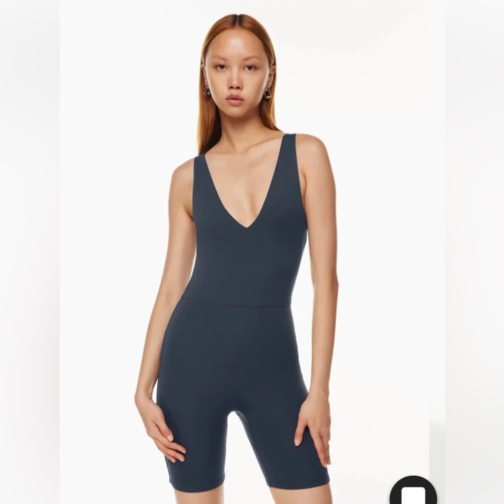 Aritzia Babaton Contour Romper